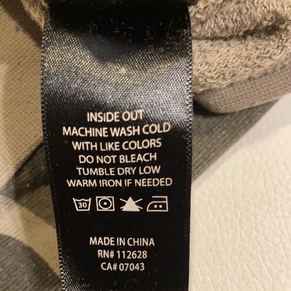 Max Jeans Camo Print Beaded Sweatshirt. sizeS - Picture 7 of 7